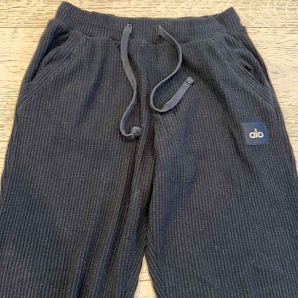 Alo yoga muse sweatpants - Picture 5 of 5